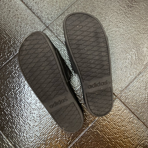 Mens Adidas slides - Picture 3 of 3